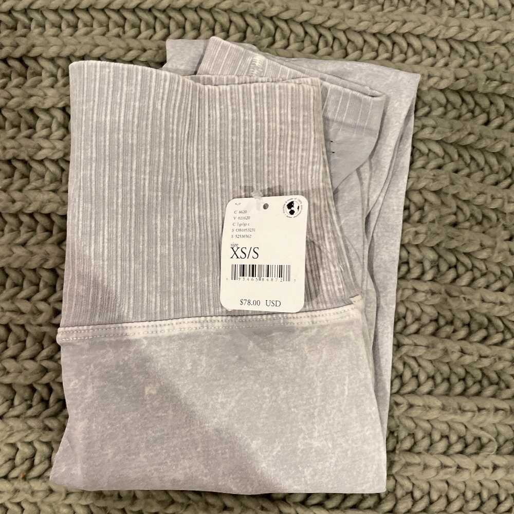 FREE PEOPLE LIGHT GRAY LEGGING TAGS ON!! 😊